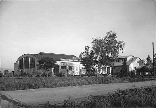 San Fernando Heights Orange Association packing house, c. 1920s